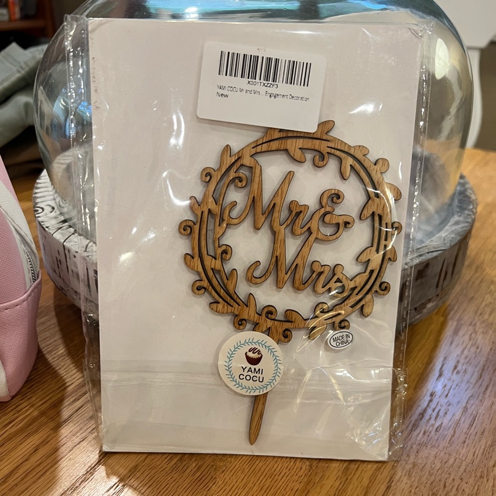 NWT “Mr. & Mrs.” Wedding Cake Topper